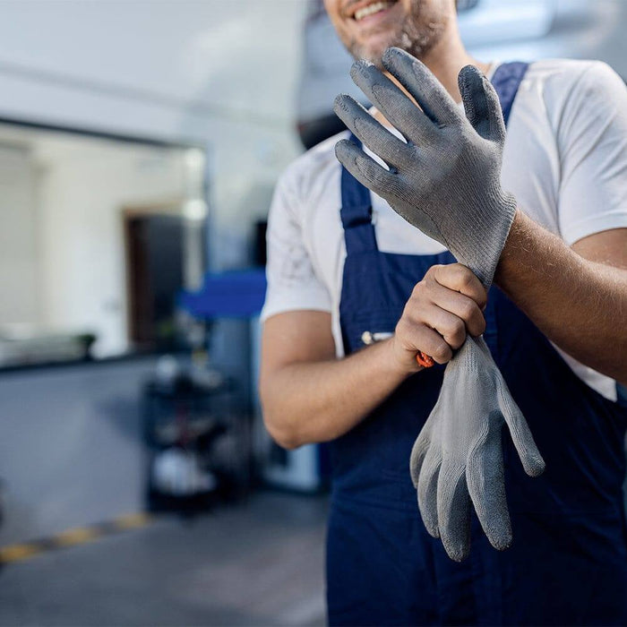 Disposable Gloves for the Automotive Industry